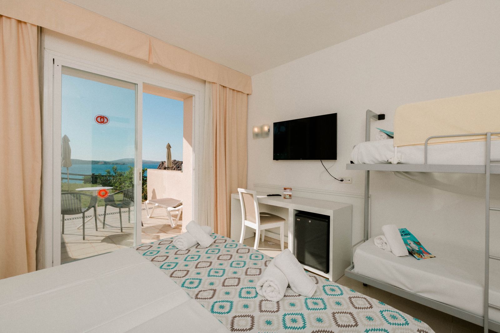 Club Hotel Aguamarina: Three-person room